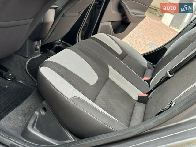 Серый Форд Фокус, объемом двигателя 2 л и пробегом 178 тыс. км за 6450 $, фото 41 на Automoto.ua
