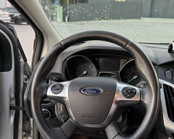 Форд Фокус 2013 в Львове на Automoto.ua Серый Форд Фокус, объемом двигателя 2 л и пробегом 128 тыс. км за 7400 $, фото 25 на Automoto.ua
