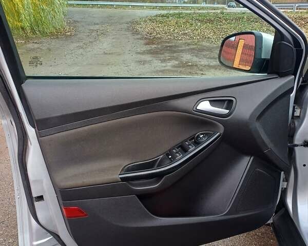 Сірий Форд Фокус, об'ємом двигуна 1 л та пробігом 136 тис. км за 7000 $, фото 19 на Automoto.ua