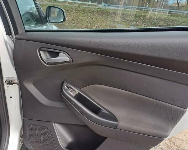 Сірий Форд Фокус, об'ємом двигуна 1 л та пробігом 136 тис. км за 7000 $, фото 25 на Automoto.ua