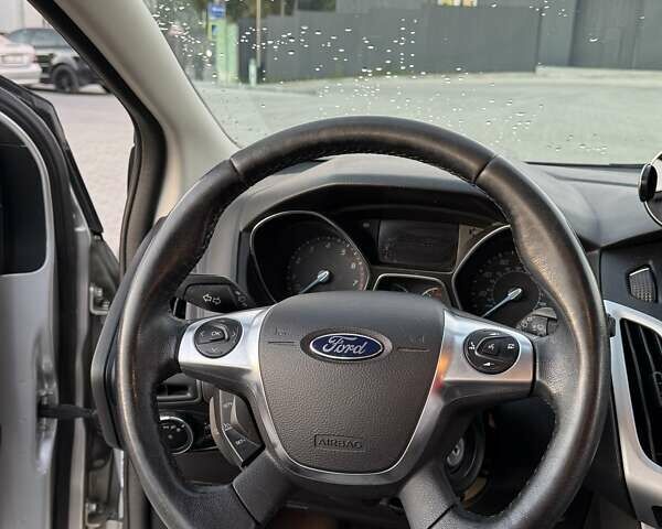 Форд Фокус 2013 у Львові на Automoto.ua Сірий Форд Фокус, об'ємом двигуна 2 л та пробігом 128 тис. км за 8000 $, фото 24 на Automoto.ua