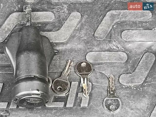 Форд Фокус 2013 в Ирпене на Automoto.ua Серый Форд Фокус, объемом двигателя 1 л и пробегом 156 тыс. км за 8200 $, фото 17 на Automoto.ua