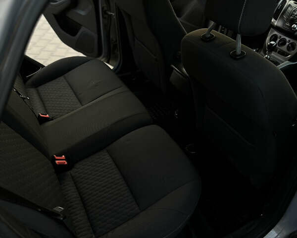 Серый Форд Фокус, объемом двигателя 1.6 л и пробегом 242 тыс. км за 5399 $, фото 9 на Automoto.ua