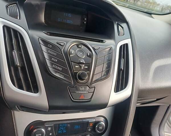 Сірий Форд Фокус, об'ємом двигуна 1 л та пробігом 136 тис. км за 7000 $, фото 17 на Automoto.ua