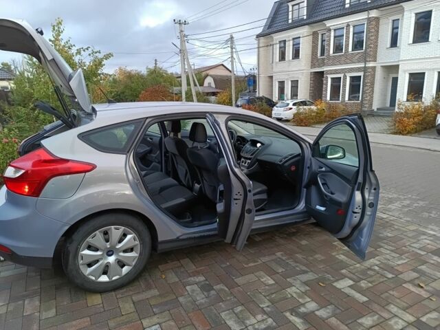 Форд Фокус 2013 у Ирпене на Automoto.ua Сірий Форд Фокус, об'ємом двигуна 1 л та пробігом 156 тис. км за 8200 $, фото 9 на Automoto.ua