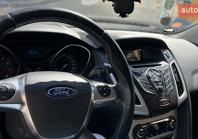 Форд Фокус 2013 у Києві на Automoto.ua Сірий Форд Фокус, об'ємом двигуна 1 л та пробігом 169 тис. км за 6700 $, фото 16 на Automoto.ua