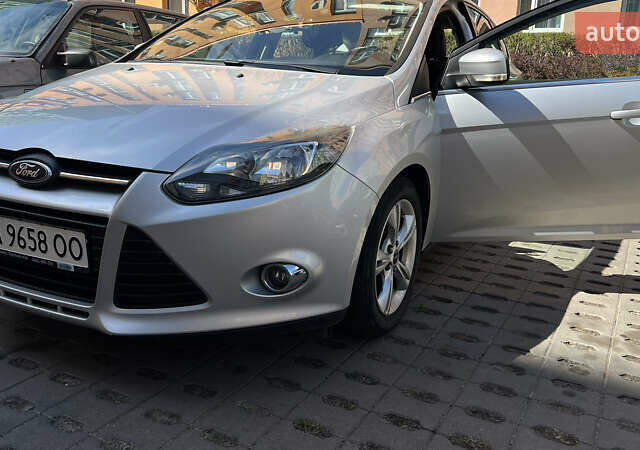 Форд Фокус 2013 у Києві на Automoto.ua Сірий Форд Фокус, об'ємом двигуна 1 л та пробігом 169 тис. км за 6700 $, фото 9 на Automoto.ua
