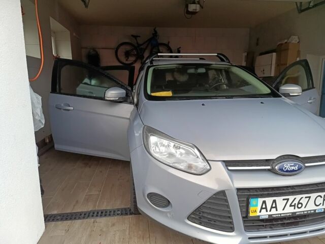 Форд Фокус 2013 у Ирпене на Automoto.ua Сірий Форд Фокус, об'ємом двигуна 1 л та пробігом 156 тис. км за 8200 $, фото 2 на Automoto.ua