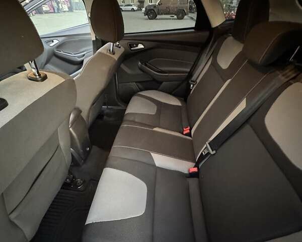 Форд Фокус 2013 у Львові на Automoto.ua Сірий Форд Фокус, об'ємом двигуна 2 л та пробігом 128 тис. км за 8000 $, фото 28 на Automoto.ua