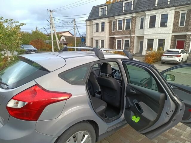 Форд Фокус 2013 у Ирпене на Automoto.ua Сірий Форд Фокус, об'ємом двигуна 1 л та пробігом 156 тис. км за 8200 $, фото 8 на Automoto.ua