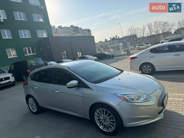 Сірий Форд Фокус, об'ємом двигуна 0 л та пробігом 145 тис. км за 5300 $, фото 1 на Automoto.ua