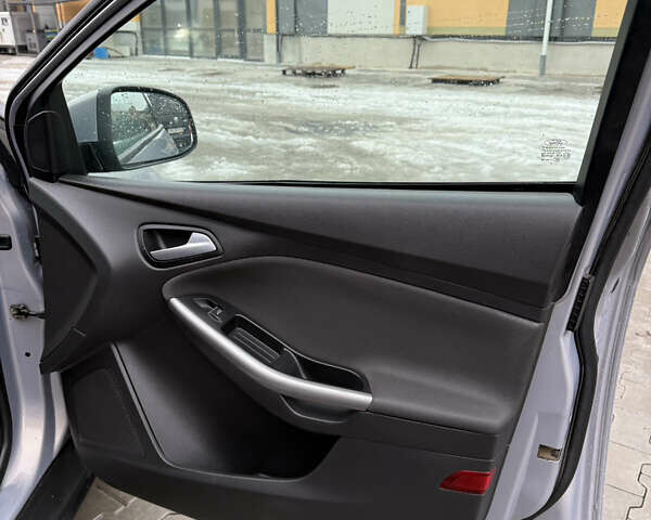 Серый Форд Фокус, объемом двигателя 1.6 л и пробегом 243 тыс. км за 5950 $, фото 8 на Automoto.ua