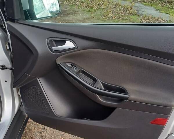 Сірий Форд Фокус, об'ємом двигуна 1 л та пробігом 136 тис. км за 7000 $, фото 21 на Automoto.ua