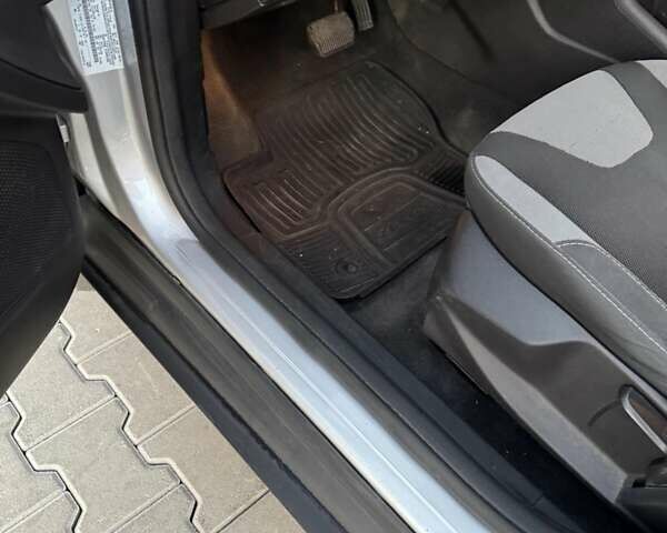 Форд Фокус 2013 в Львове на Automoto.ua Серый Форд Фокус, объемом двигателя 2 л и пробегом 128 тыс. км за 7400 $, фото 31 на Automoto.ua