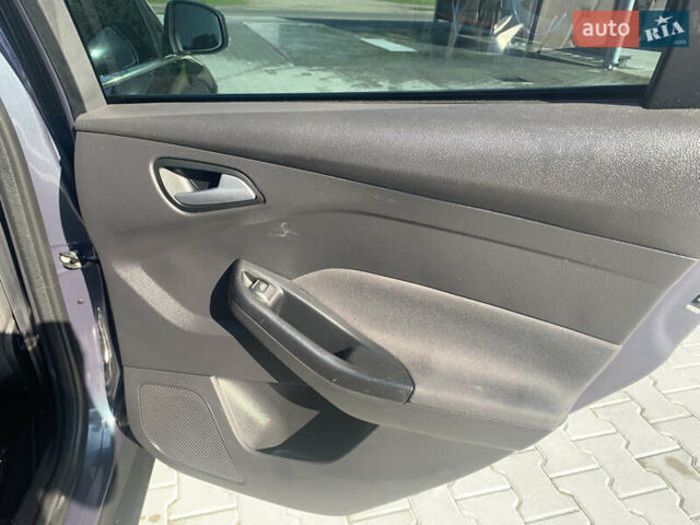 Серый Форд Фокус, объемом двигателя 1.56 л и пробегом 222 тыс. км за 8750 $, фото 18 на Automoto.ua