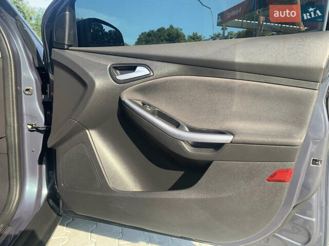 Серый Форд Фокус, объемом двигателя 1.56 л и пробегом 222 тыс. км за 8750 $, фото 20 на Automoto.ua