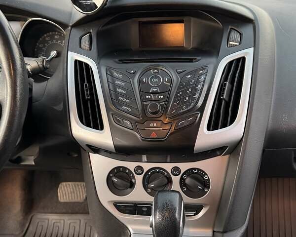 Форд Фокус 2013 у Львові на Automoto.ua Сірий Форд Фокус, об'ємом двигуна 2 л та пробігом 128 тис. км за 8000 $, фото 26 на Automoto.ua