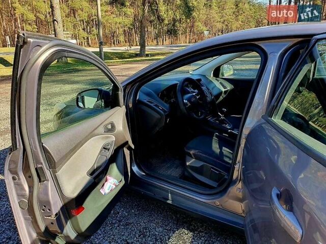 Сірий Форд Фокус, об'ємом двигуна 1.6 л та пробігом 195 тис. км за 7150 $, фото 4 на Automoto.ua