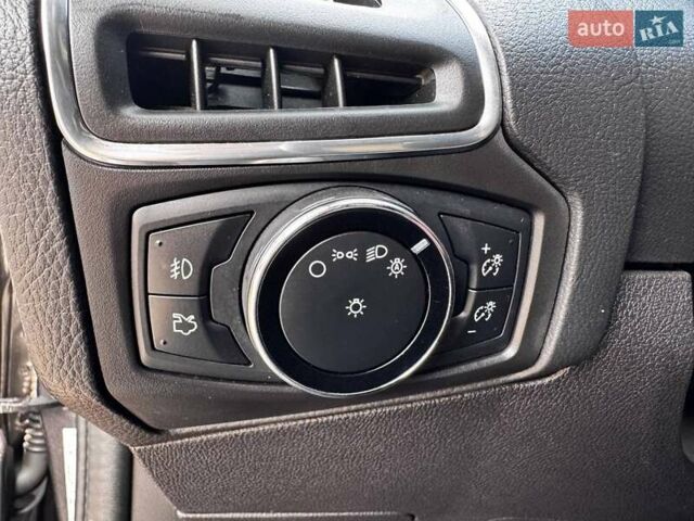 Сірий Форд Фокус, об'ємом двигуна 2 л та пробігом 180 тис. км за 8900 $, фото 17 на Automoto.ua