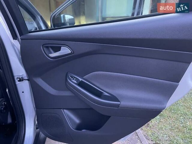 Серый Форд Фокус, объемом двигателя 1.6 л и пробегом 198 тыс. км за 9800 $, фото 7 на Automoto.ua