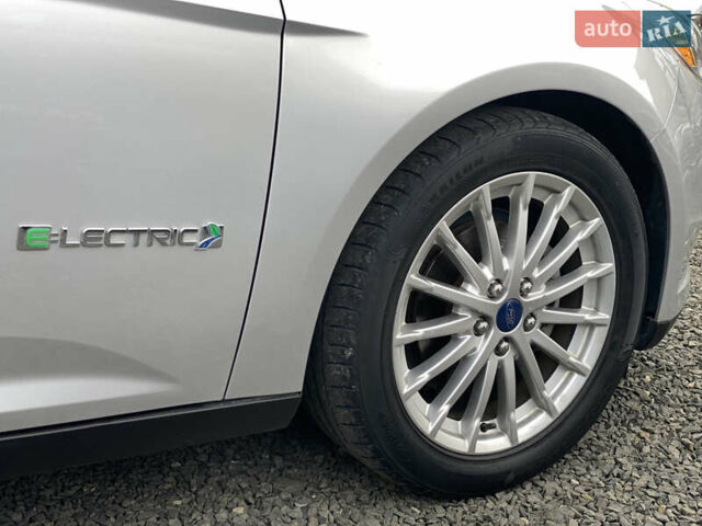 Серый Форд Фокус, объемом двигателя 0 л и пробегом 106 тыс. км за 6700 $, фото 57 на Automoto.ua