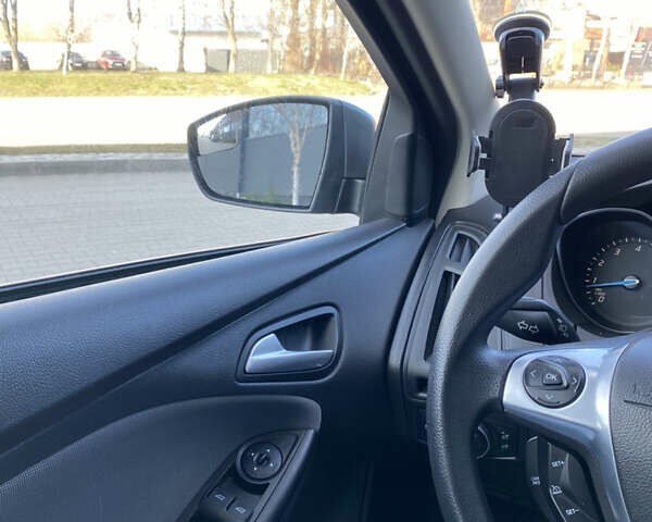 Сірий Форд Фокус, об'ємом двигуна 2 л та пробігом 180 тис. км за 8500 $, фото 23 на Automoto.ua