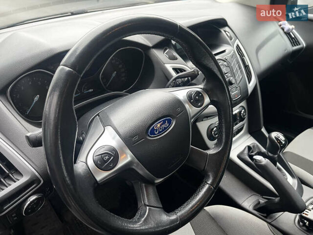 Сірий Форд Фокус, об'ємом двигуна 1 л та пробігом 129 тис. км за 6499 $, фото 27 на Automoto.ua