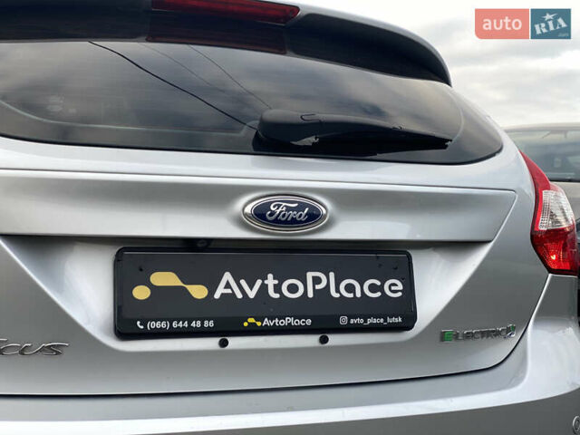 Сірий Форд Фокус, об'ємом двигуна 0 л та пробігом 106 тис. км за 6700 $, фото 68 на Automoto.ua