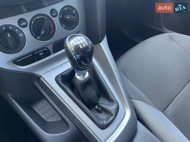 Серый Форд Фокус, объемом двигателя 1.56 л и пробегом 155 тыс. км за 8100 $, фото 10 на Automoto.ua