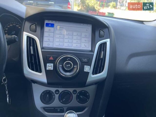 Серый Форд Фокус, объемом двигателя 1.56 л и пробегом 155 тыс. км за 8100 $, фото 9 на Automoto.ua