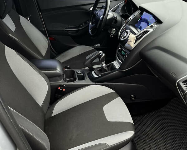 Серый Форд Фокус, объемом двигателя 1.56 л и пробегом 226 тыс. км за 7900 $, фото 49 на Automoto.ua