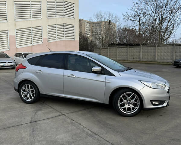Сірий Форд Фокус, об'ємом двигуна 2 л та пробігом 160 тис. км за 8800 $, фото 4 на Automoto.ua