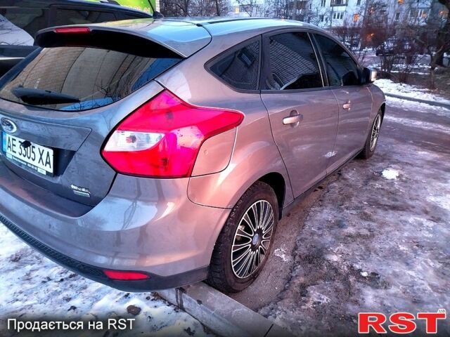 Серый Форд Фокус, объемом двигателя 1 л и пробегом 180 тыс. км за 7000 $, фото 5 на Automoto.ua