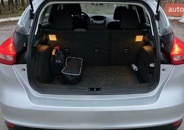 Серый Форд Фокус, объемом двигателя 2 л и пробегом 80 тыс. км за 7950 $, фото 7 на Automoto.ua