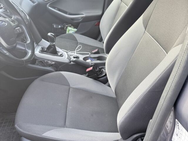 Серый Форд Фокус, объемом двигателя 1 л и пробегом 131 тыс. км за 6000 $, фото 6 на Automoto.ua