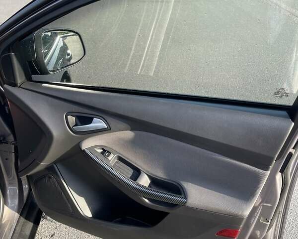 Серый Форд Фокус, объемом двигателя 1 л и пробегом 207 тыс. км за 6300 $, фото 17 на Automoto.ua