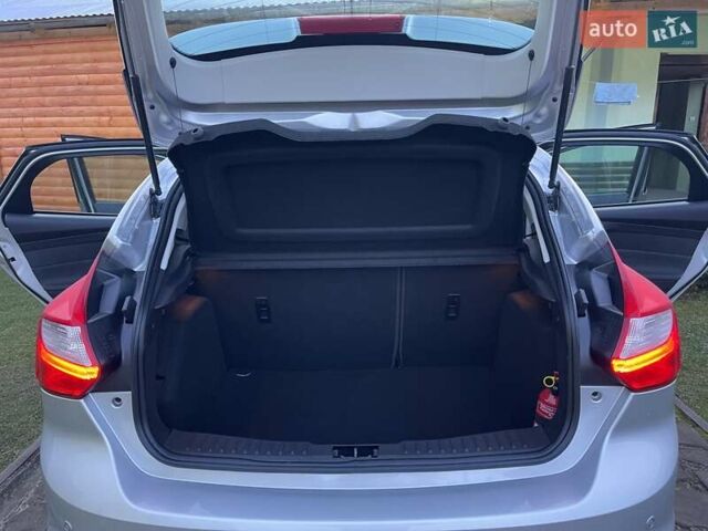 Серый Форд Фокус, объемом двигателя 1.6 л и пробегом 198 тыс. км за 9800 $, фото 4 на Automoto.ua