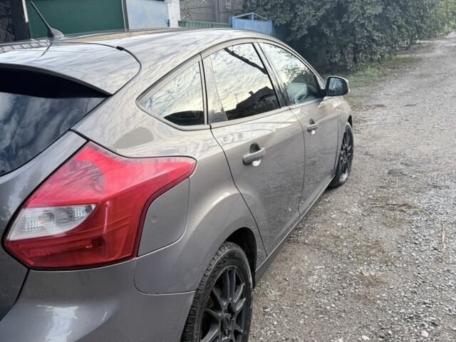 Серый Форд Фокус, объемом двигателя 1 л и пробегом 131 тыс. км за 6000 $, фото 3 на Automoto.ua