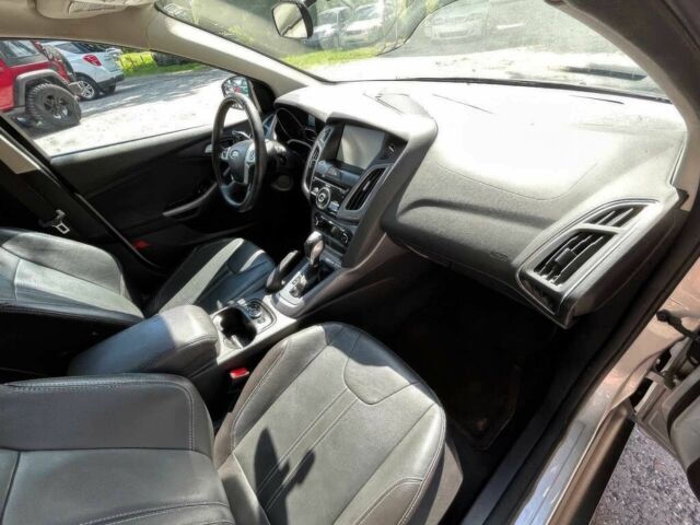 Серый Форд Фокус, объемом двигателя 2 л и пробегом 90 тыс. км за 2200 $, фото 6 на Automoto.ua