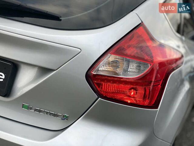 Сірий Форд Фокус, об'ємом двигуна 0 л та пробігом 106 тис. км за 6700 $, фото 63 на Automoto.ua