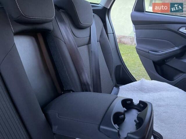 Серый Форд Фокус, объемом двигателя 1.6 л и пробегом 198 тыс. км за 9800 $, фото 12 на Automoto.ua