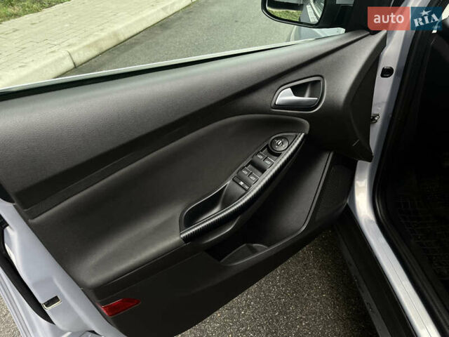 Сірий Форд Фокус, об'ємом двигуна 1 л та пробігом 129 тис. км за 6499 $, фото 14 на Automoto.ua