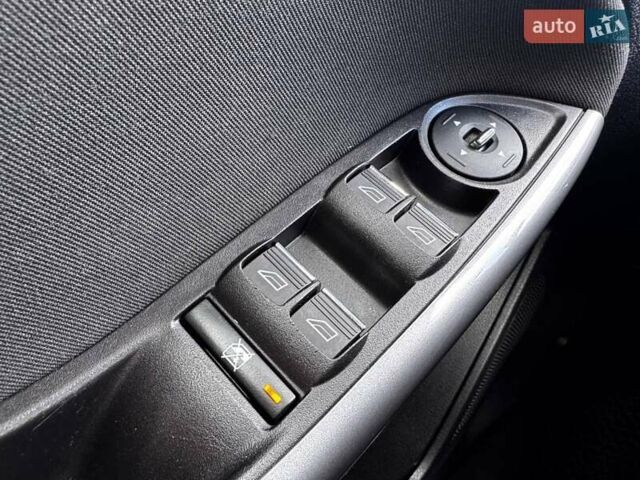 Сірий Форд Фокус, об'ємом двигуна 2 л та пробігом 180 тис. км за 8900 $, фото 21 на Automoto.ua