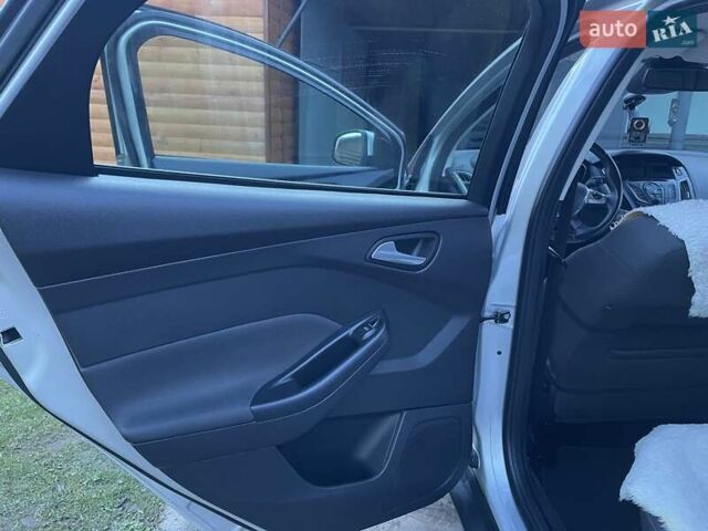 Серый Форд Фокус, объемом двигателя 1.6 л и пробегом 198 тыс. км за 9800 $, фото 10 на Automoto.ua