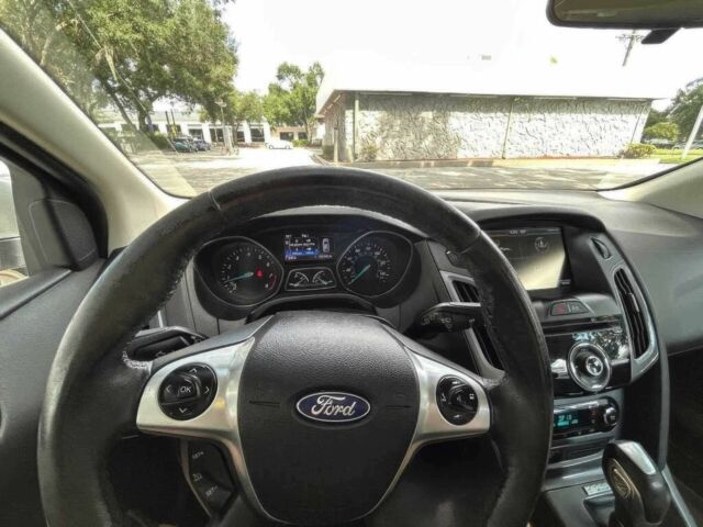 Серый Форд Фокус, объемом двигателя 2 л и пробегом 90 тыс. км за 2200 $, фото 7 на Automoto.ua