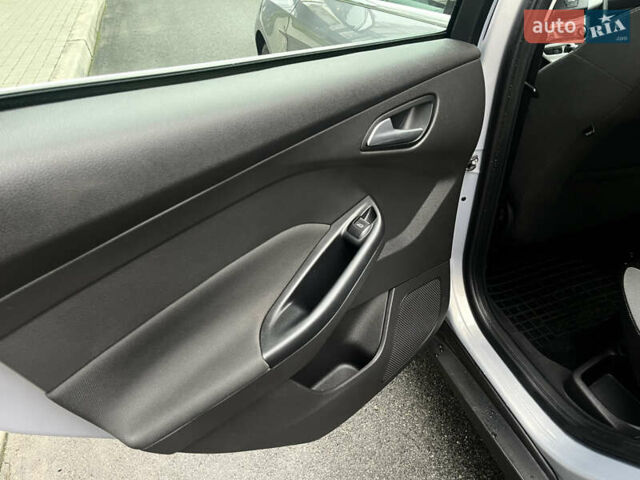 Сірий Форд Фокус, об'ємом двигуна 1 л та пробігом 129 тис. км за 6499 $, фото 21 на Automoto.ua