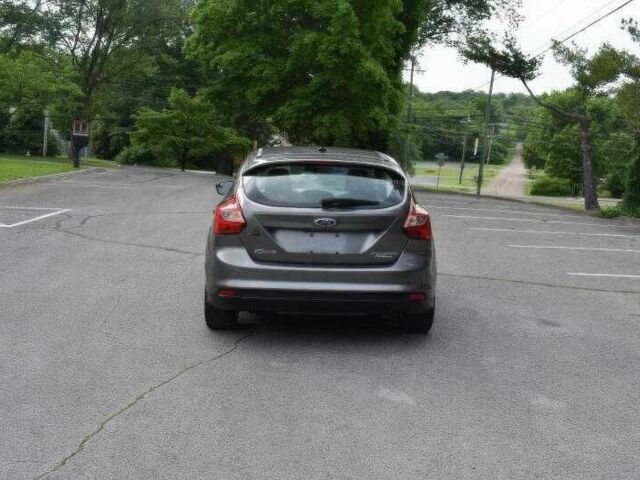 Сірий Форд Фокус, об'ємом двигуна 2 л та пробігом 132 тис. км за 4500 $, фото 5 на Automoto.ua