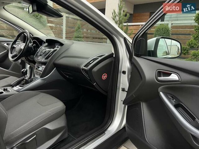 Форд Фокус 2014 в Стрые на Automoto.ua Серый Форд Фокус, объемом двигателя 1.6 л и пробегом 197 тыс. км за 9350 $, фото 3 на Automoto.ua