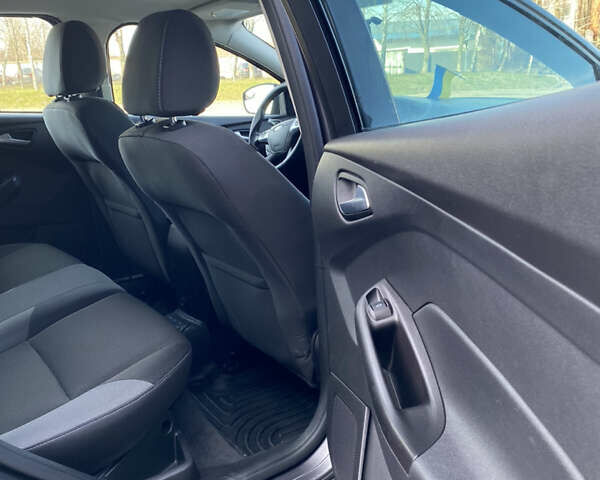 Сірий Форд Фокус, об'ємом двигуна 2 л та пробігом 180 тис. км за 8500 $, фото 15 на Automoto.ua