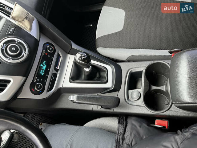 Серый Форд Фокус, объемом двигателя 1.56 л и пробегом 226 тыс. км за 7900 $, фото 53 на Automoto.ua